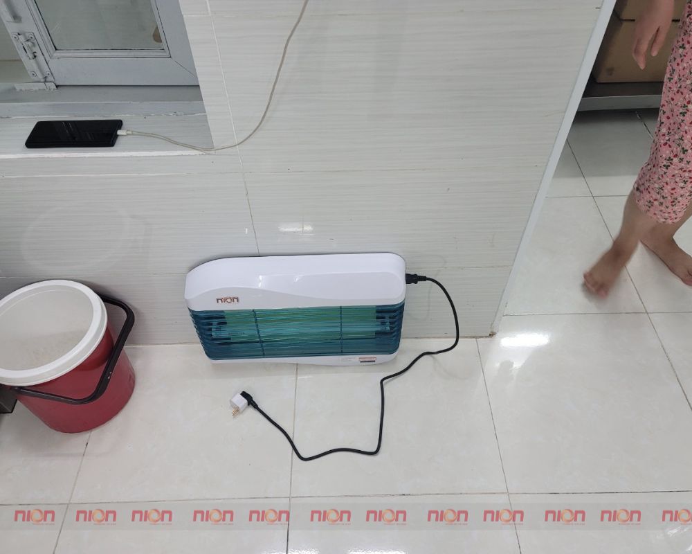 Đèn bắt muỗi Nion sử dụng cho phòng bếp gia đình tại Tiền Giang