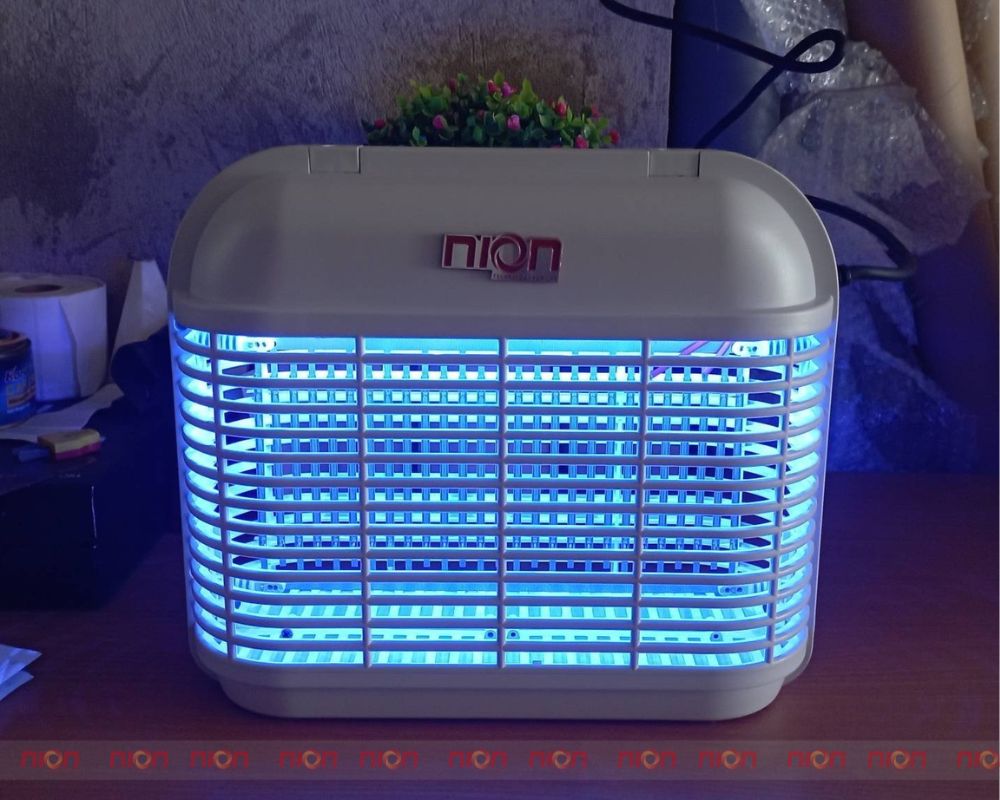 Đèn bắt muỗi Nion tiêu diệt muỗi hiệu quả cho phòng làm việc tại Tân Bình, Hồ Chí Minh