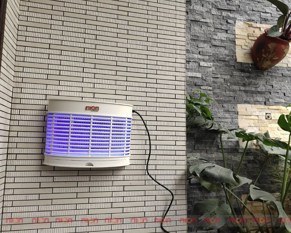Diệt sạch muỗi trong kho chứa đồ gia đình cùng đèn bắt muỗi Nion tại Tân Phú, Hồ Chí Minh