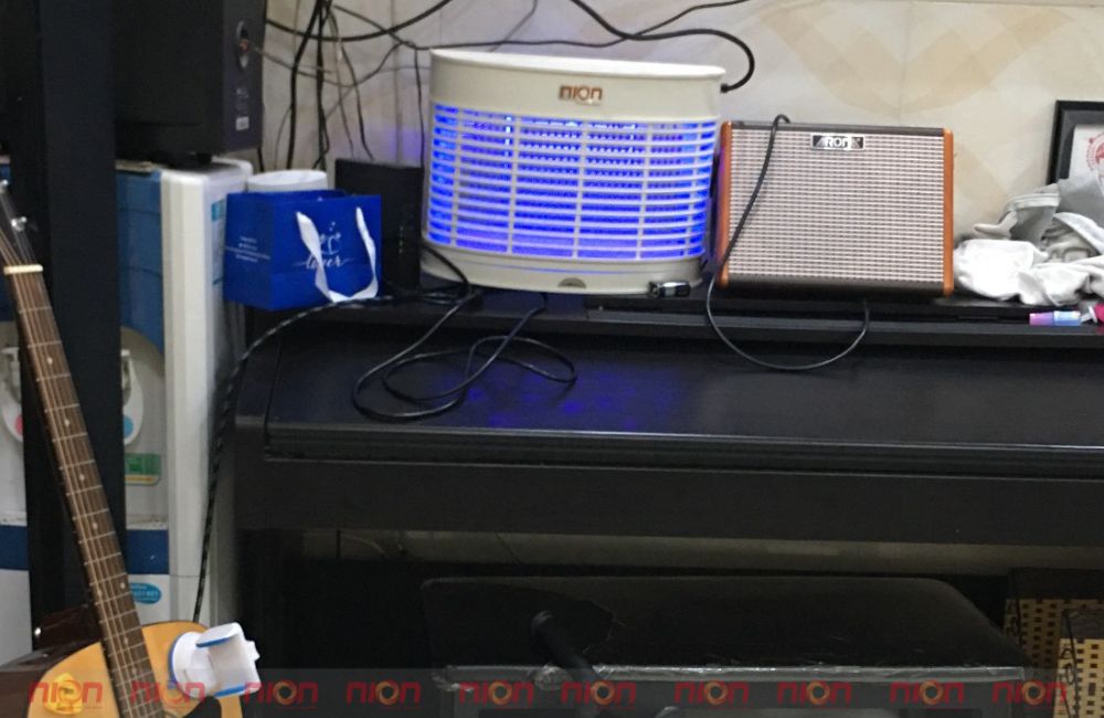 Đèn bắt muỗi gia đình CN100 - Xóa bỏ nỗi lo về sốt xuất huyết Đèn bắt muỗi gia đình CN100 - Xóa bỏ nỗi lo về sốt xuất huyết