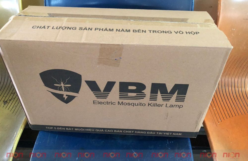 Đóng gói và bàn giao đèn đến khách hàng Đóng gói và bàn giao đèn đến khách hàng