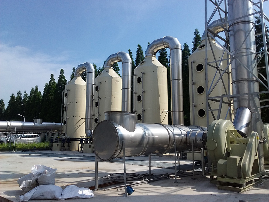 Tìm kiếm công ty xử lý khí thải uy tín, doanh nghiệp không chỉ dựa trên tiêu chí về giá sản phẩm mà các dịch vụ đi kèm như khảo sát, bảo hành cũng rất quan trọng