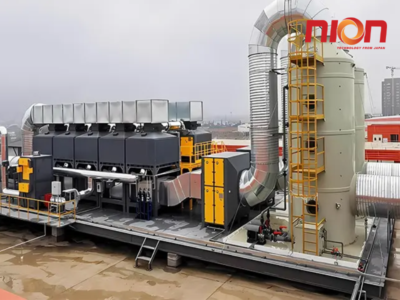 Hệ thống tháp hấp phụ vận hành ổn định trong công nghiệp